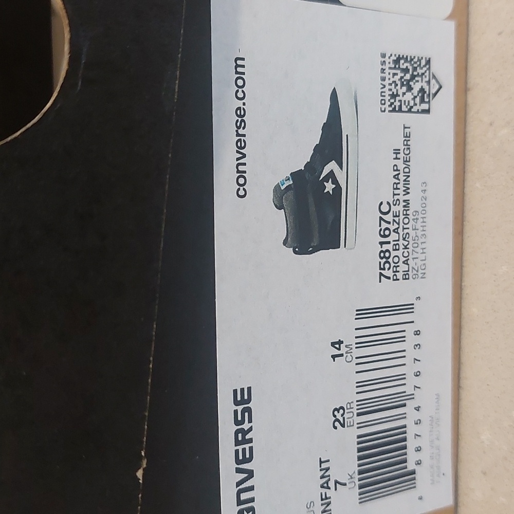 NWT, Converse, Size 7, Black and White Kids Sneakers - Picture 10 of 10
